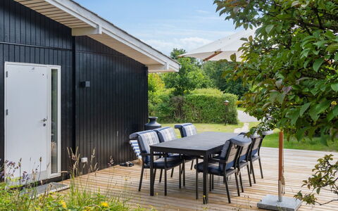 Donco - 600M from the Sea: Vegetazione, Arbusto, Primavera, Villetta, Giardino, Shade, Backyard, Cortile, Sedia