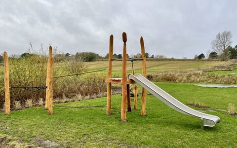 Vara - 800M from the Sea: Legna, Attrezzatura Giochi All'Aperto, Terreno Di Gioco, Prato, Parco, Campo Da Giuoco, Scivolo, Latifoglie, Swing