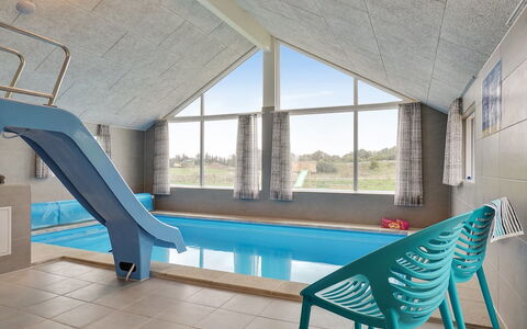 Vara - 800M from the Sea: Tetto, Casa, Lotto, Casa, Villetta, Estate, Edifici Giardino, Shade, Log Cabin, Landscaping
