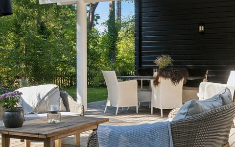 Anar - 900M from the Sea: Appartamento, Shade, Balcone, Sedia, Recinzione, Mobili Da Esterno, Alluminio, Erba Sintetica