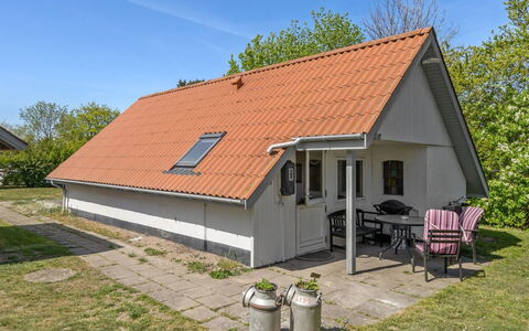 Marita - 225M from the Sea: Zona Residenziale, Tetto, Sobborgo, Driveway, Estate, Camino