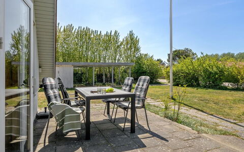 Marita - 225M from the Sea: Zona Residenziale, Tetto, Sobborgo, Driveway, Estate, Camino