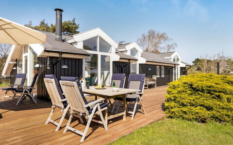 Trajko - 100M from the Sea: Zona Residenziale, Tetto, Sobborgo, Driveway, Estate, Camino