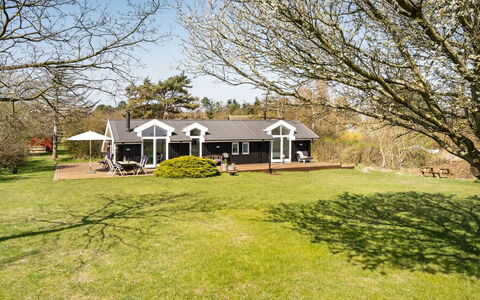 Trajko - 100M from the Sea: Zona Residenziale, Tetto, Sobborgo, Driveway, Estate, Camino