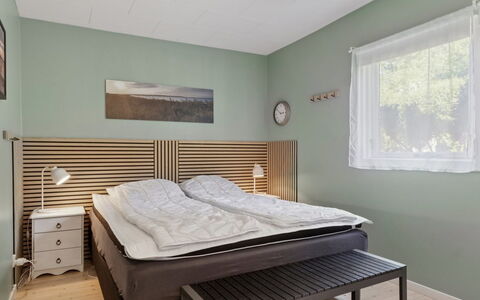 Ømund - 600M to the Fjord: Mobilia, Letto, Interior Design, Camera Da Letto, Legna, Pavimento, Pavimentazione, Bedding, Soffitto, Biancheria