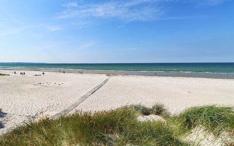 Merina - 700M from the Sea: Tetto, Casa, Lotto, Casa, Villetta, Estate, Edifici Giardino, Shade, Log Cabin, Landscaping