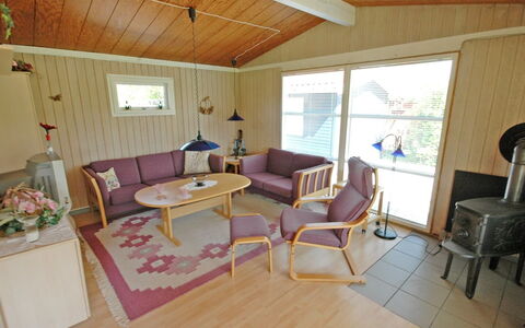 Yari - 250M from the Sea: Tetto, Casa, Porta, Villetta, Shade, Raccordo, Cortile, Estate, Backyard