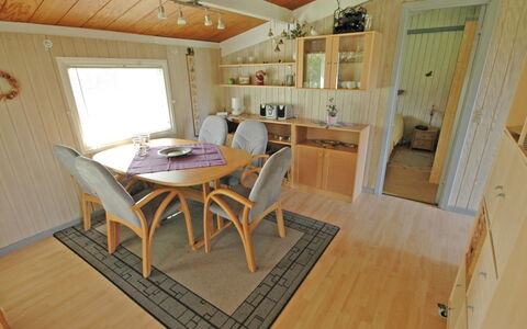 Yari - 250M from the Sea: Tetto, Casa, Porta, Villetta, Shade, Raccordo, Cortile, Estate, Backyard
