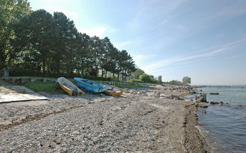 Yari - 250M from the Sea: Tetto, Casa, Porta, Villetta, Shade, Raccordo, Cortile, Estate, Backyard