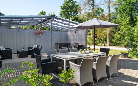Tannie - 300M from the Sea: Zona Residenziale, Tetto, Sobborgo, Driveway, Estate, Camino