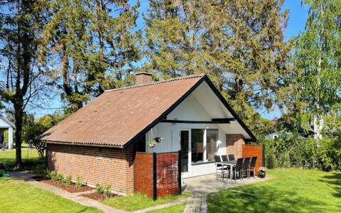 Skalk - 300M from the Sea: Zona Residenziale, Tetto, Sobborgo, Driveway, Estate, Camino