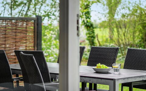 Skalk - 300M from the Sea: Zona Residenziale, Tetto, Sobborgo, Driveway, Estate, Camino