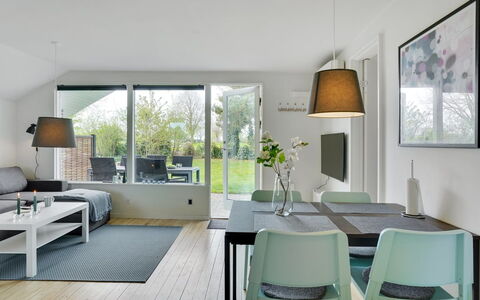 Skalk - 300M from the Sea: Zona Residenziale, Tetto, Sobborgo, Driveway, Estate, Camino