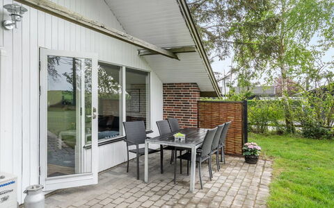 Skalk - 300M from the Sea: Zona Residenziale, Tetto, Sobborgo, Driveway, Estate, Camino