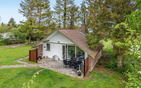 Skalk - 300M from the Sea: Zona Residenziale, Tetto, Sobborgo, Driveway, Estate, Camino