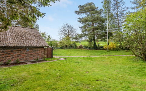 Skalk - 300M from the Sea: Zona Residenziale, Tetto, Sobborgo, Driveway, Estate, Camino