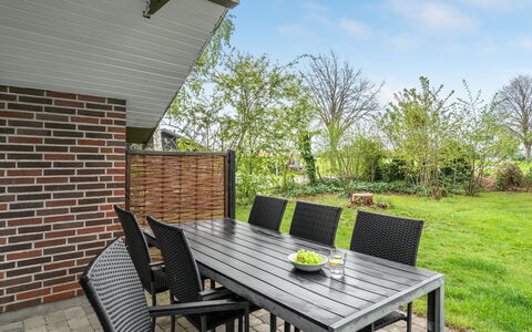 Skalk - 300M from the Sea: Zona Residenziale, Tetto, Sobborgo, Driveway, Estate, Camino