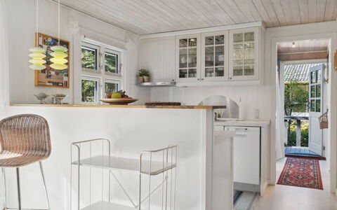 Arild - 10M from the Sea: Mobilia, Interior Design, Pavimentazione, Cucina, Pavimento, Legna, Controsoffitto, Casa, Soffitto, Cabinetry