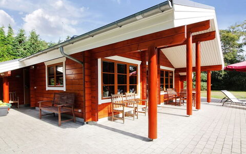 Gulborg - 25M from the Sea: Tetto, Casa, Casa, Villetta, Raccordo, Estate, Driveway, Edifici Giardino, Cortile, Capannone