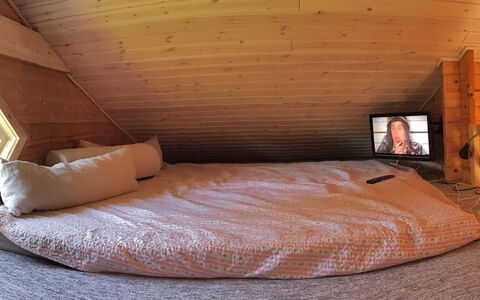 Karanfilka - 900M from the Sea: Legna, Pavimento, Interior Design, Pavimentazione, Mobilia, Camera Da Letto, Illuminazione, Camera, Lenzuolo, Letto