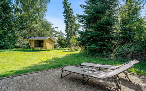 Uta - 300M from the Sea: Erba, Casa, Tetto, Casa, Villetta, Arbusto, Lotto, Area Rurale, Agriturismo, Groundcover