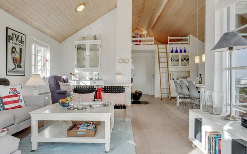 Miika - 100M from the Sea: Legna, Soffitto, Interior Design, Mobilia, Casa, Soggiorno, Camera, Divano, Lampada, Villetta