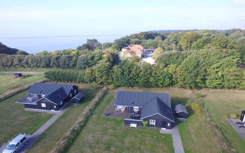 Miika - 100M from the Sea: Zona Residenziale, Casa, Tetto, Casa, Paesaggio, Sobborgo, Estate, Lotto, Villetta, Visione Globale