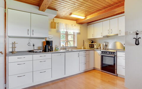 Redlef - 9Km from the Sea: Pavimentazione, Parete, Pavimento, Interior Design, Legna, Soffitto, Pavimento In Legno, Illuminazione, Mobilia, Pavimento Laminato