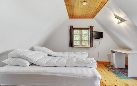 Redlef - 9Km from the Sea: Pavimentazione, Parete, Pavimento, Interior Design, Legna, Soffitto, Pavimento In Legno, Illuminazione, Mobilia, Pavimento Laminato