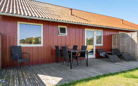 Esther - 700M from the Sea: Tetto, Casa, Lotto, Casa, Villetta, Estate, Edifici Giardino, Shade, Log Cabin, Landscaping