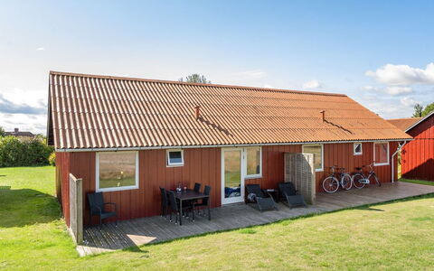 Esther - 700M from the Sea: Tetto, Casa, Lotto, Casa, Villetta, Estate, Edifici Giardino, Shade, Log Cabin, Landscaping
