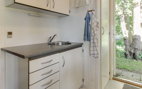 Virve - 300M from the Sea: Tetto, Casa, Casa, Villetta, Porta, Raccordo, Deck, Portico, Plank, Latifoglie