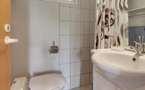 Virve - 300M from the Sea: Tetto, Casa, Casa, Villetta, Porta, Raccordo, Deck, Portico, Plank, Latifoglie