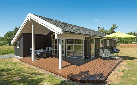 Aksel - 150M from the Sea: Tetto, Casa, Villetta, Shade, Design, Latifoglie, Portico, Struttura Esterna, Edifici Giardino, Deck