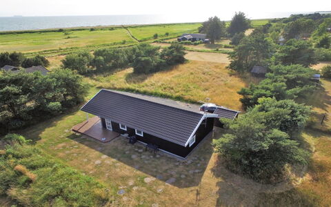 Aksel - 150M from the Sea: Tetto, Casa, Lotto, Casa, Villetta, Estate, Edifici Giardino, Shade, Log Cabin, Landscaping