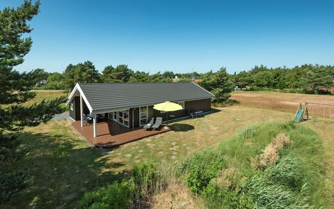 Aksel - 150M from the Sea: Tetto, Casa, Lotto, Casa, Villetta, Estate, Edifici Giardino, Shade, Log Cabin, Landscaping