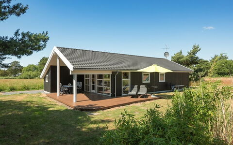 Aksel - 150M from the Sea: Tetto, Casa, Lotto, Casa, Villetta, Estate, Edifici Giardino, Shade, Log Cabin, Landscaping