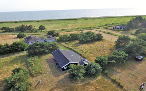 Aksel - 150M from the Sea: Tetto, Casa, Lotto, Casa, Villetta, Estate, Edifici Giardino, Shade, Log Cabin, Landscaping