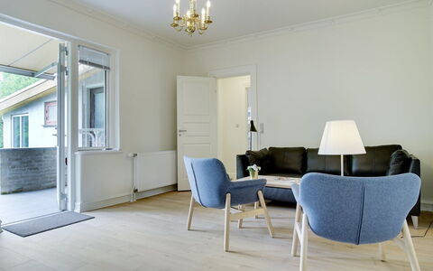 Feikje - 5.5Km from the Sea: Mobilia, Interior Design, Pavimentazione, Pavimento, Legna, Pavimento In Legno, Soffitto, Casa, Soggiorno, Sedia