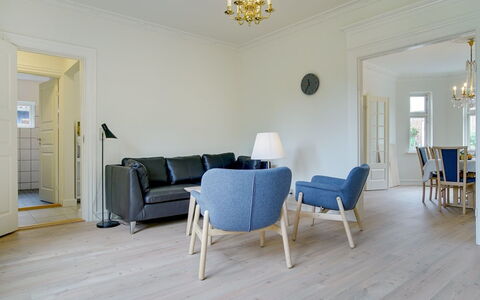 Feikje - 5.5Km from the Sea: Pavimentazione, Pavimento, Interior Design, Legna, Pavimento In Legno, Mobilia, Soffitto, Casa, Pavimento Laminato, Soggiorno