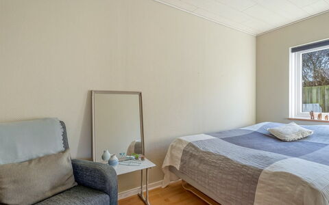 Hattie - 100M from the Sea: Interior Design, Pavimento, Pavimentazione, Parete, Mobilia, Letto, Camera Da Letto, Legna, Soffitto, Camera