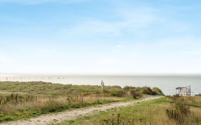 Hattie - 100M from the Sea