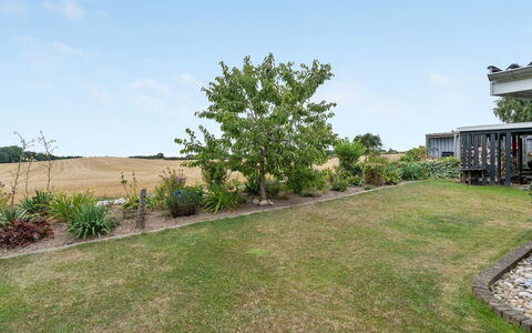 Asya - 600M from the Sea: Blu, Arbusto, Villetta, Groundcover, Giardino, Estate, Shade, Landscaping, Agriturismo, Eco Hotel