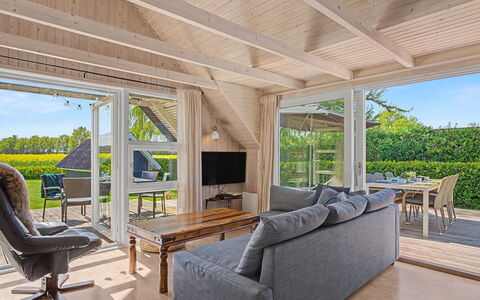 Elbert - 100M from the Sea: Legna, Latifoglie, Pavimento In Legno, Casa, Deck, Portico, Plank, Villetta, Color Legno, Estate
