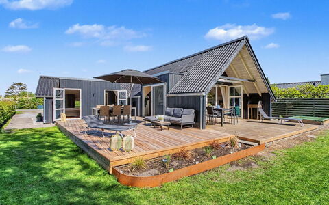 Elbert - 100M from the Sea: Legna, Giardino, Backyard, Lotto, Casa, Tetto, Shade, Deck, Latifoglie, Cortile