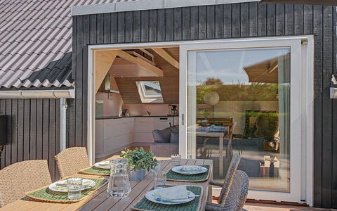 Elbert - 100M from the Sea: Legna, Giardino, Backyard, Lotto, Casa, Tetto, Shade, Deck, Latifoglie, Cortile