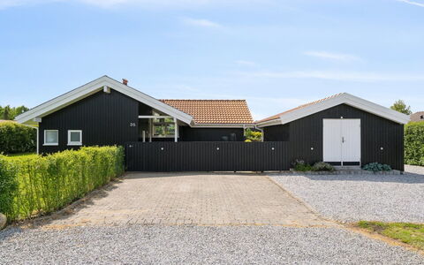 Dyrken - 200M from the Sea: Casa, Estate, Shade, Raccordo, Driveway, Landscaping, Box Auto