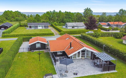 Dyrken - 200M from the Sea: Appartamento, Shade, Balcone, Sedia, Recinzione, Mobili Da Esterno, Alluminio, Erba Sintetica