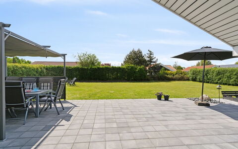 Dyrken - 200M from the Sea: Appartamento, Shade, Balcone, Sedia, Recinzione, Mobili Da Esterno, Alluminio, Erba Sintetica