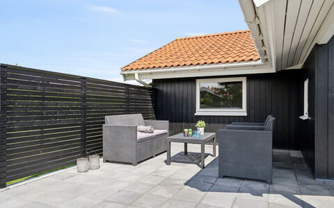 Dyrken - 200M from the Sea: Appartamento, Shade, Balcone, Sedia, Recinzione, Mobili Da Esterno, Alluminio, Erba Sintetica